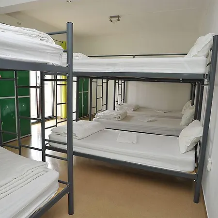 بيت شباب Hans Brinker